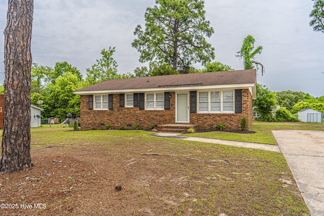 137 Pinecrest Trl, Rockingham, NC 28379 - ranch-style house with crawl space, entry steps, brick siding, and a front yard