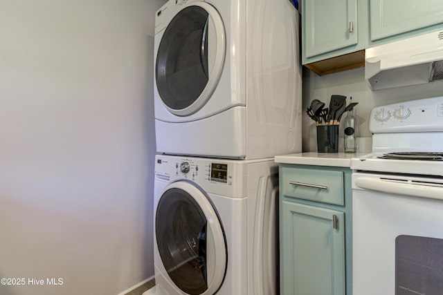 washroom with stacked washing machine and dryer
