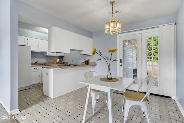 100 Sycamore Ln, Elizabeth City, NC 27909 - dining space featuring baseboards, a chandelier, and light floors