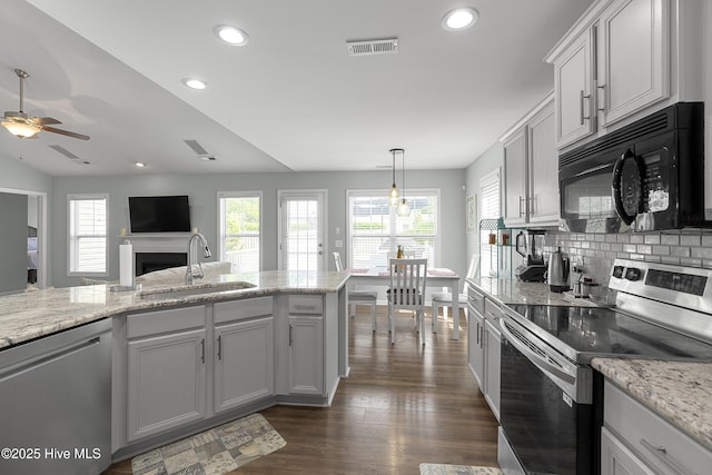 7810 Olde Pond Rd, Wilmington, NC 28411 - kitchen featuring appliances with stainless steel finishes, a sink, recessed lighting, dark wood-style floors, and backsplash