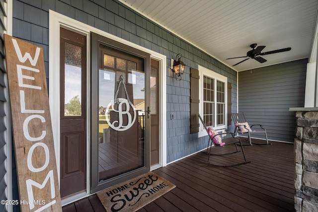 doorway to property with covered porch and a ceiling fan