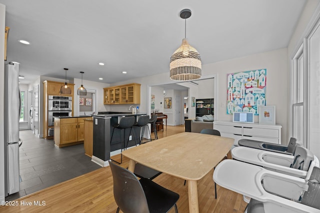 1005 Cambridge Ct, Trent Woods, NC 28562 - dining area with wood finished floors and recessed lighting