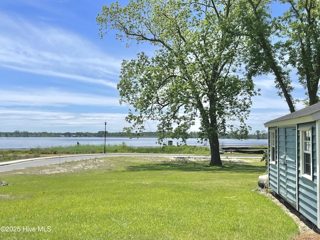 view of grassy yard with a water view
