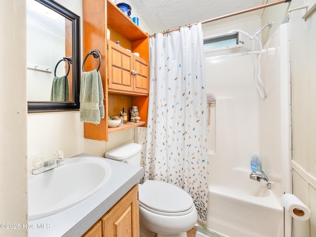 366 Ampersand Rd, Aberdeen, NC 28315 - bathroom with toilet, a textured ceiling, shower / tub combo, and vanity