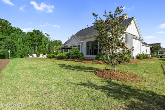 view of green lawn