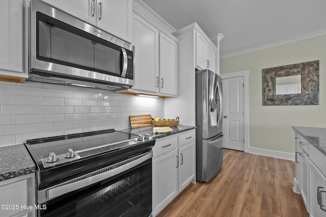 357 Spicer Lake Dr, Holly Ridge, NC 28445 - kitchen with stainless steel appliances, white cabinetry, light wood-style flooring, ornamental molding, and baseboards