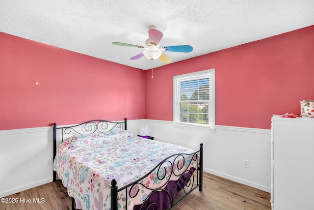 304 Pebble Ln, Jacksonville, NC 28546 - bedroom with wood finished floors, a textured ceiling, a ceiling fan, and baseboards