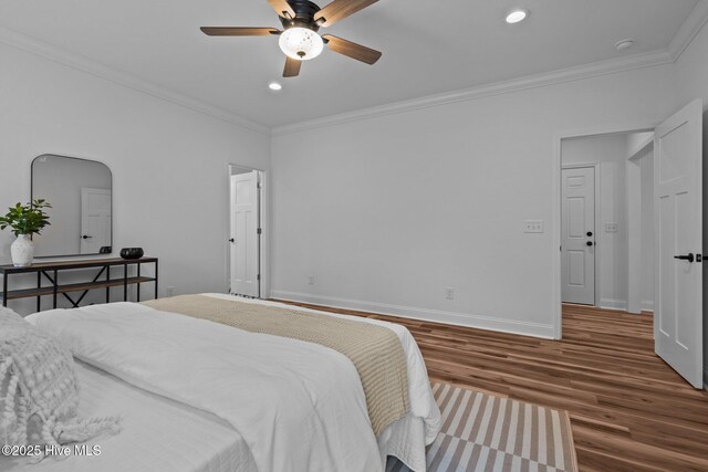 bedroom featuring wood finished floors, ornamental molding, recessed lighting, baseboards, and ceiling fan