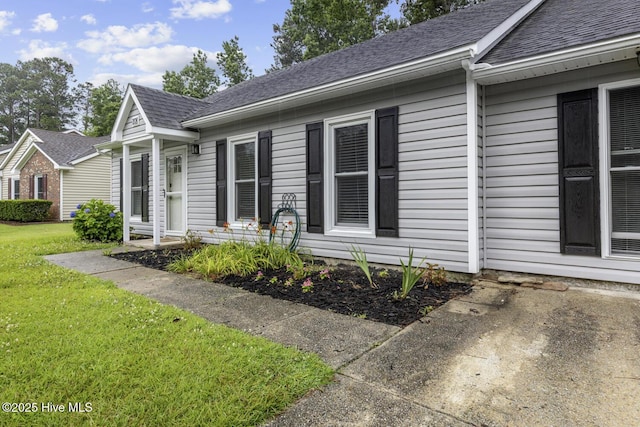 208 E Lakeridge Lndg, Jacksonville, NC 28546 - view of front of house with a shingled roof and a front lawn