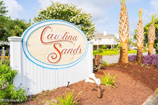 view of community / neighborhood sign
