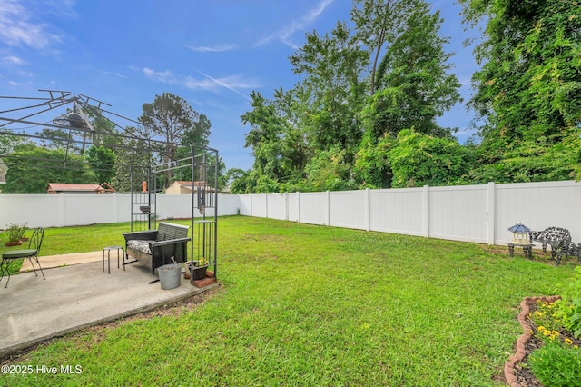 view of yard with a patio