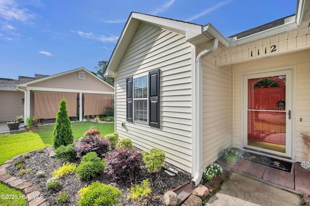 entrance to property with a yard