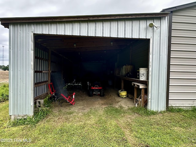 146 N Ravenwood Ln, Belhaven, NC 27810 - view of pole building with a garage