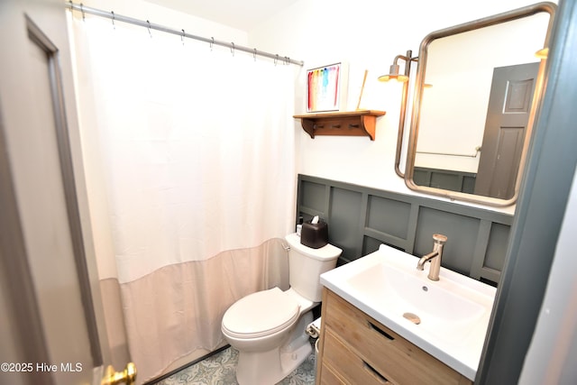 full bathroom with toilet, vanity, and a shower with shower curtain