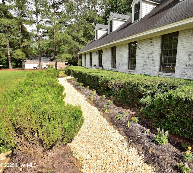 view of yard with view of scattered trees