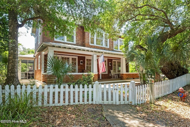 view of front of property featuring a porch and a fenced front yard