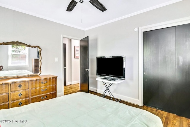 1111 Baxter St, Elizabeth City, NC 27909 - bedroom with wood finished floors, crown molding, a closet, and ceiling fan