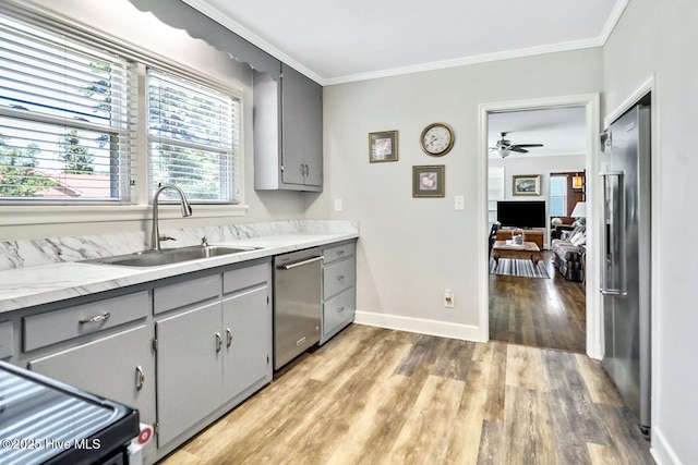 1111 Baxter St, Elizabeth City, NC 27909 - kitchen featuring stainless steel appliances, gray cabinets, crown molding, light wood-style flooring, and ceiling fan