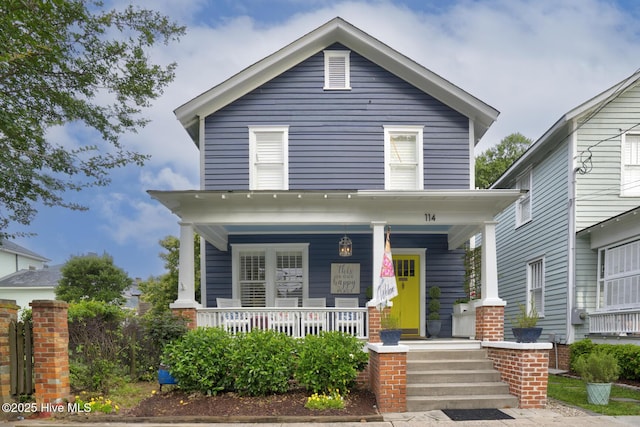 114 N Bonner St, Washington, NC 27889 - american foursquare style home with covered porch