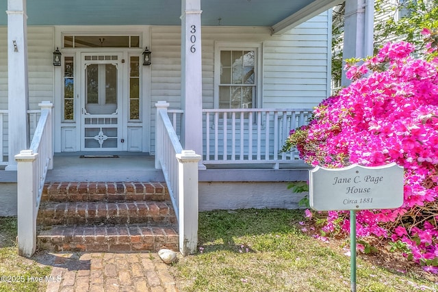 306 S Oakum St, Edenton, NC 27932 - entrance to property featuring covered porch
