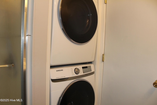 118 Turtle Shell Rd, Richlands, NC 28574 - washroom with stacked washer / drying machine