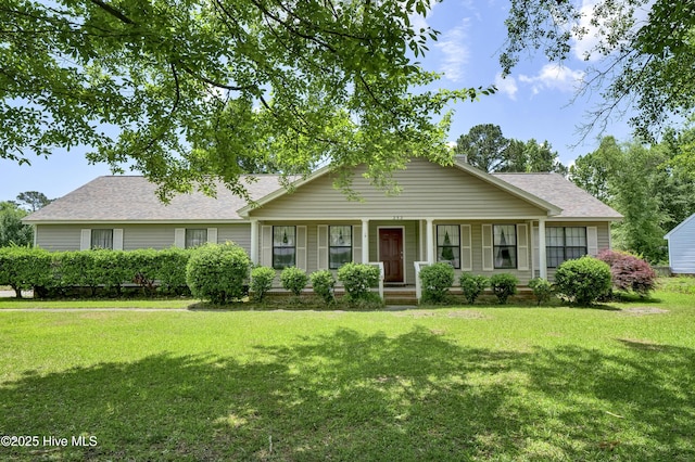 single story home featuring a shingled roof, a front lawn, and a porch