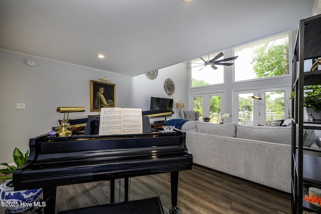 302 Plantation Dr, New Bern, NC 28562 - living room with healthy amount of natural light, a ceiling fan, wood finished floors, crown molding, and recessed lighting