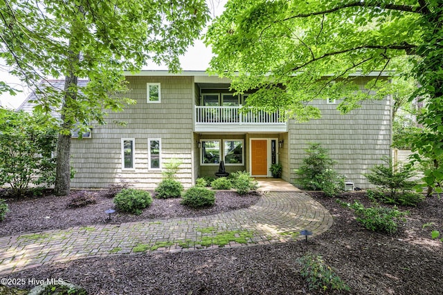 302 Plantation Dr, New Bern, NC 28562 - view of front of house with a balcony