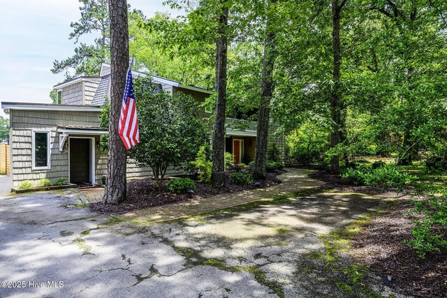 302 Plantation Dr, New Bern, NC 28562 - view of mid-century home