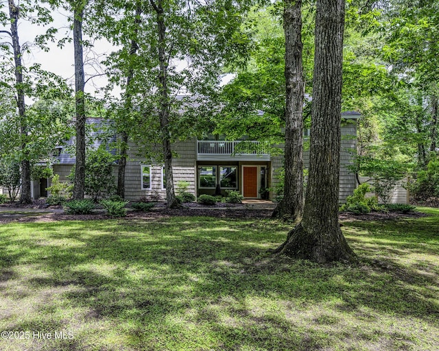 302 Plantation Dr, New Bern, NC 28562 - view of front of property with a front lawn