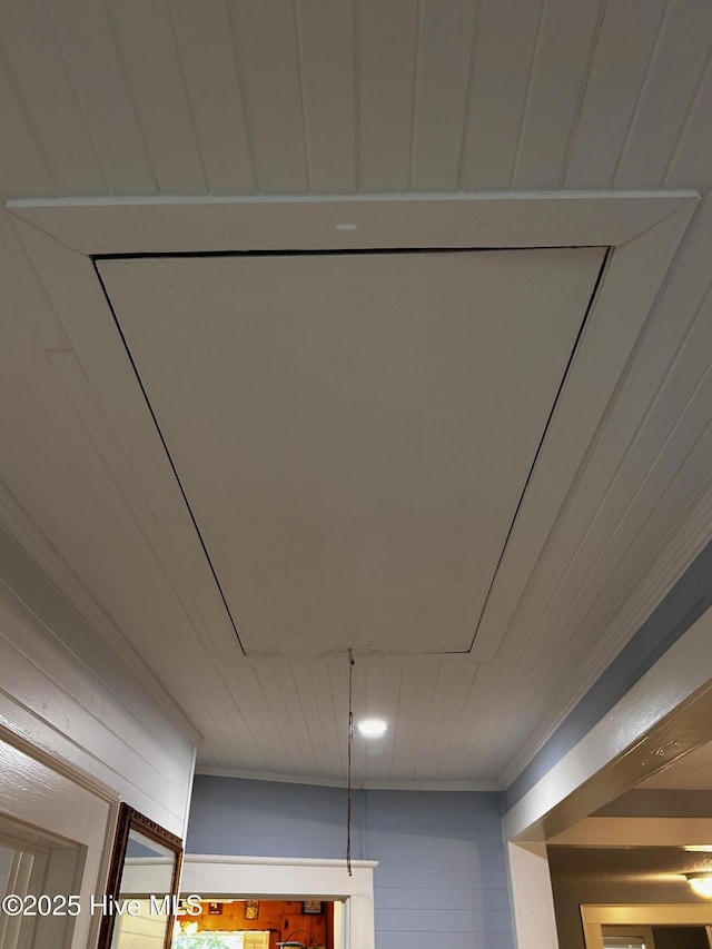 detailed view of crown molding