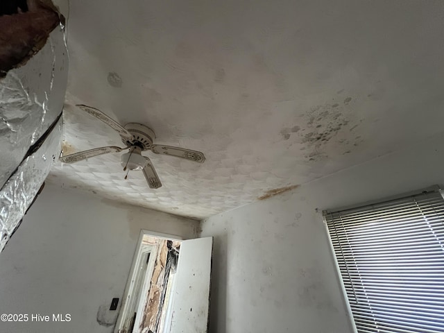 144 Shannonhouse Rd, Edenton, NC 27932 - detailed view of a ceiling fan