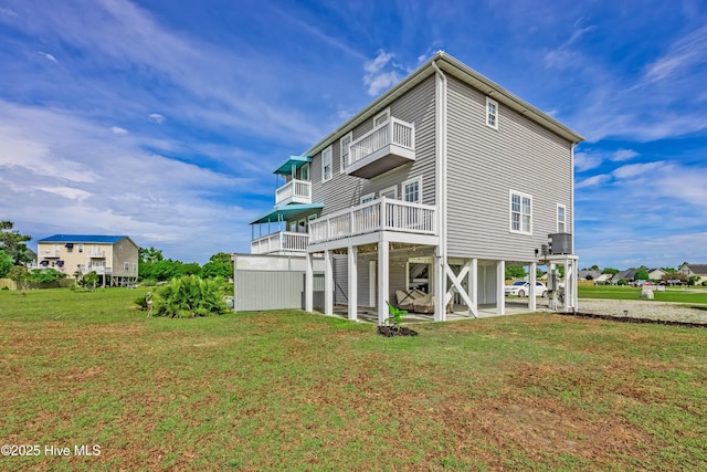 200 Twin Oaks Dr Unit B, Hampstead, NC 28443 - back of property with a balcony and a lawn