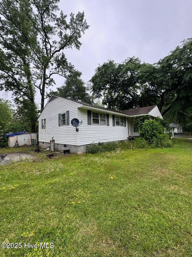 6748 Pitt St, Grifton, NC 28530 - view of front facade with a front yard and crawl space