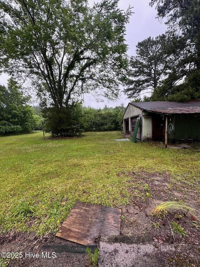 6748 Pitt St, Grifton, NC 28530 - view of grassy yard featuring an outbuilding