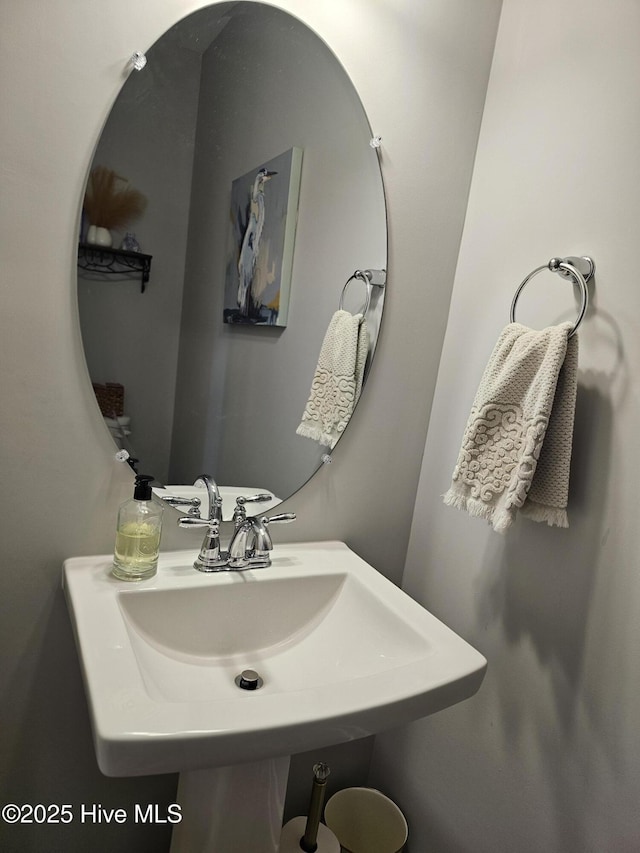 568 Transom Way, Sneads Ferry, NC 28460 - bathroom with a sink