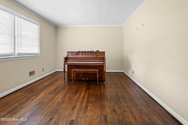 330 Breckenridge Dr, Wilmington, NC 28412 - living area featuring a textured ceiling, wood finished floors, crown molding, and baseboards