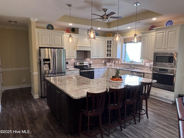201 Shreveport Ct, Havelock, NC 28532 - kitchen with stainless steel appliances, a sink, crown molding, ceiling fan, and a center island