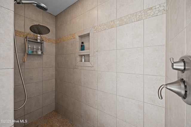 903 Buckingham Rd, Trent Woods, NC 28562 - bathroom with tiled shower