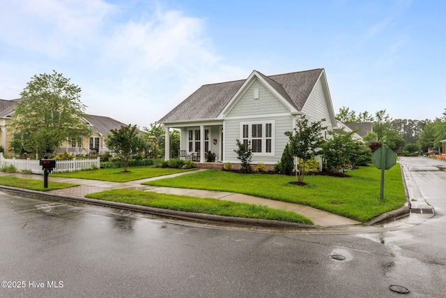 view of front of house with covered porch and driveway