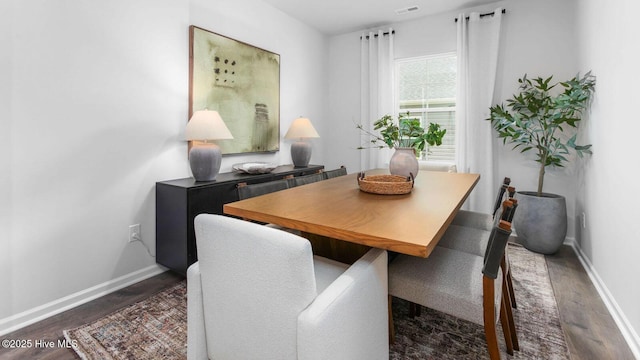 2020 Minnette Cir, New Bern, NC 28562 - dining area with dark wood-style flooring and baseboards