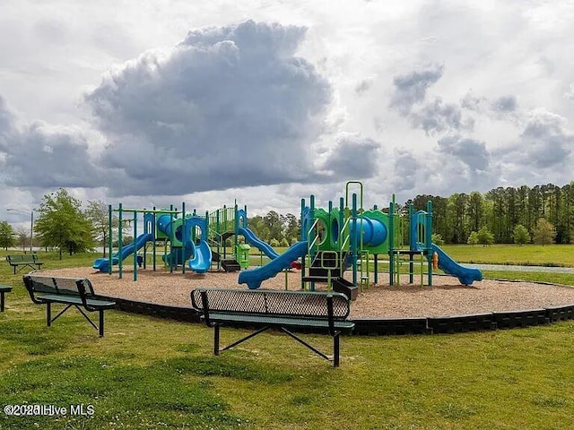 410 Isabelle St, New Bern, NC 28560 - community jungle gym featuring a yard
