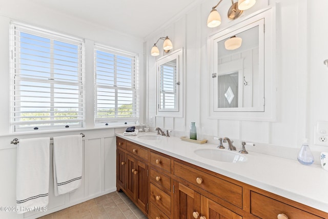 21 Sea Gull Trl, Bald Head Island, NC 28461 - full bath with a decorative wall, plenty of natural light, and double vanity