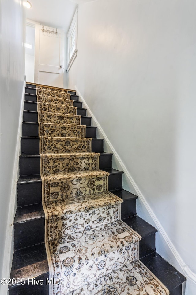102 E 9th St, Washington, NC 27889 - view of staircase