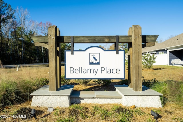 view of community / neighborhood sign