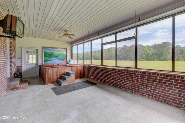 15554 US Highway 421, Burgaw, NC 28425 - unfurnished sunroom featuring ceiling fan