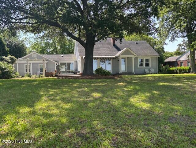 314 Madam Moores Ln, New Bern, NC 28562 - single story home with a front yard