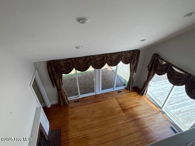 314 Madam Moores Ln, New Bern, NC 28562 - detailed view of wood finished floors and baseboards