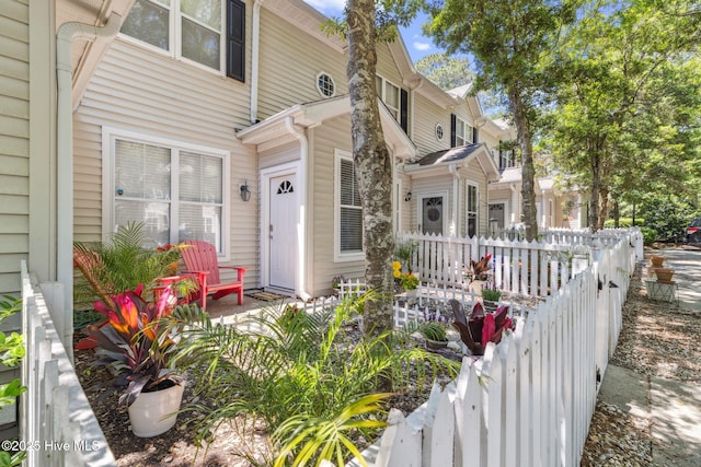view of front of property featuring fence