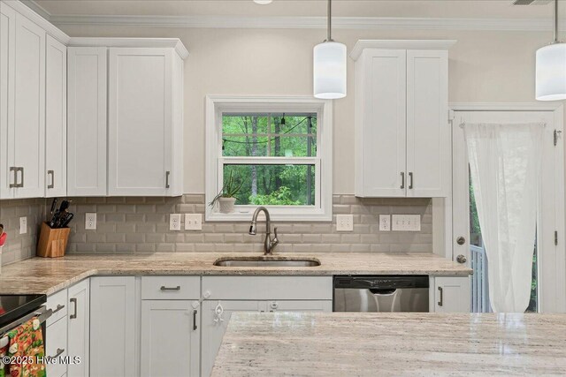 11 Bedford Cir, Pinehurst, NC 28374 - kitchen with stainless steel appliances, a sink, white cabinets, crown molding, and tasteful backsplash